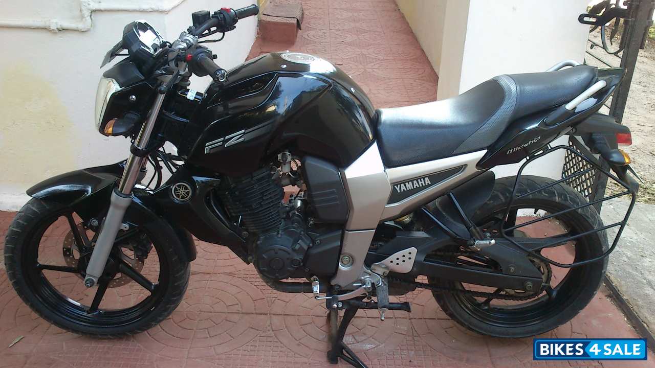 Black Yamaha FZ16