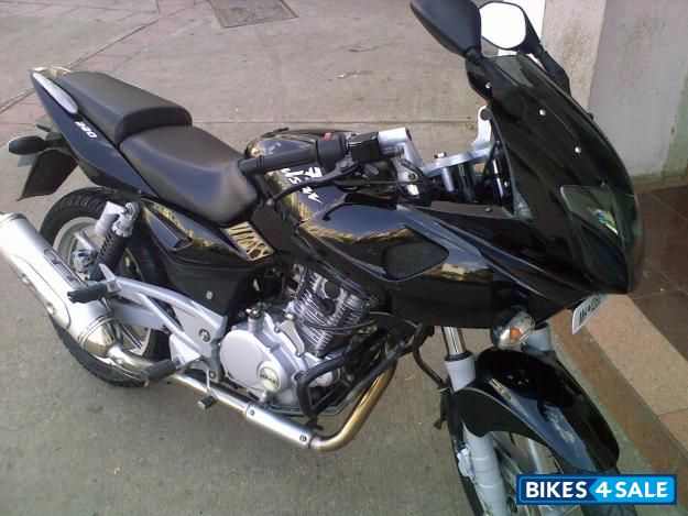 Black Bajaj Pulsar 220 DTSi