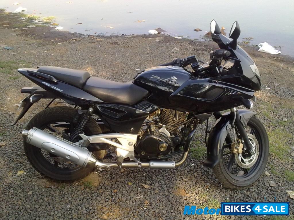 Black Bajaj Pulsar 220 DTSi