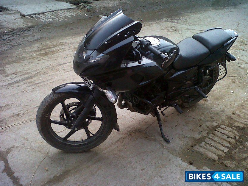 Black Bajaj Pulsar 220 DTSi