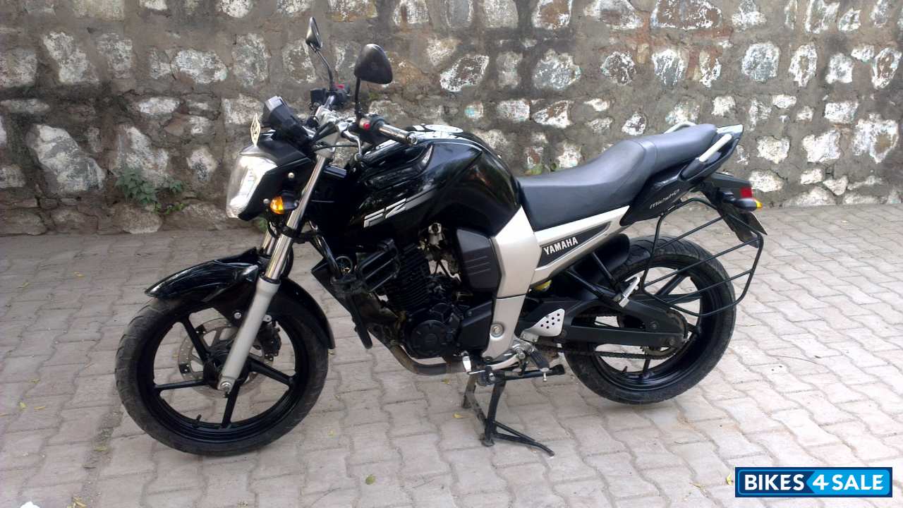Black Yamaha FZ16
