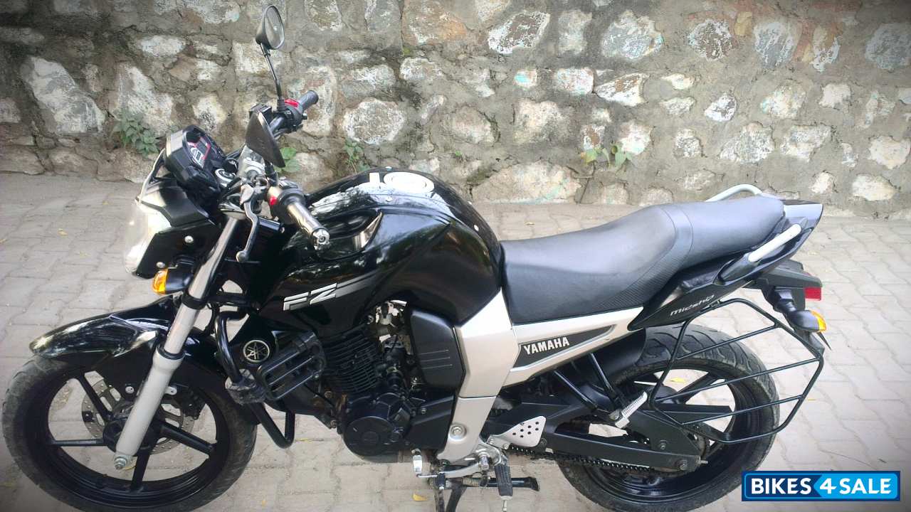 Black Yamaha FZ16