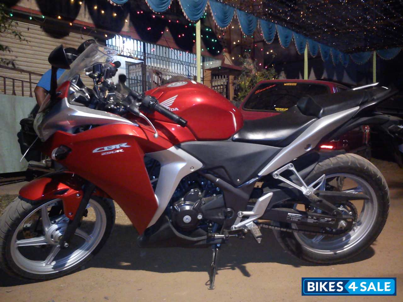 Red Honda CBR 250R