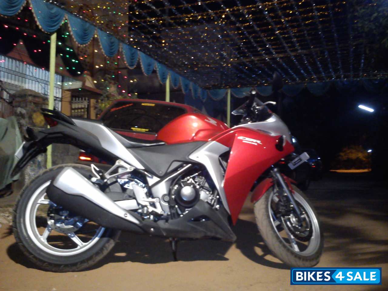 Red Honda CBR 250R