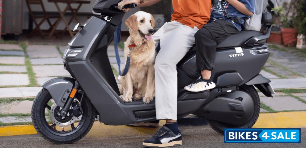 Ather Rizta Spacious Floorboard