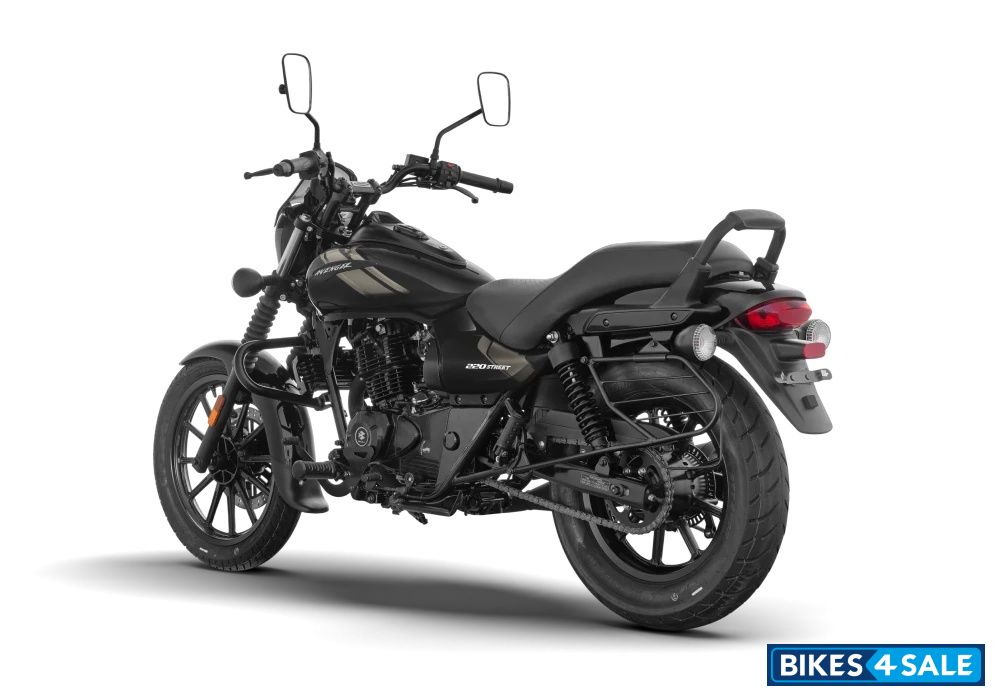 Bajaj Avenger 220 Street 2026