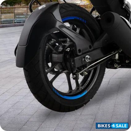 Bajaj Freedom 125 NG04 Disc LED 16-inch Rear Wheel