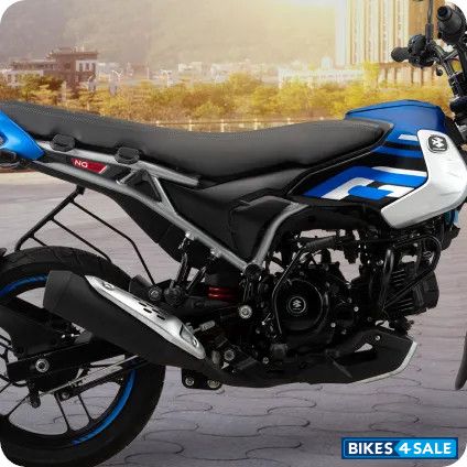 Bajaj Freedom 125 NG04 Disc LED Balanced Seat to Tank ratio
