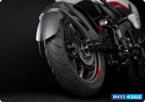 Bajaj Pulsar NS 200 2024 Stronger Grip & Ultra safe braking