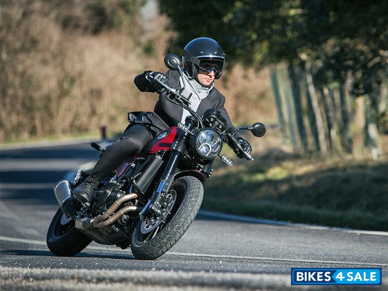 Benelli Leoncino 500 BS6