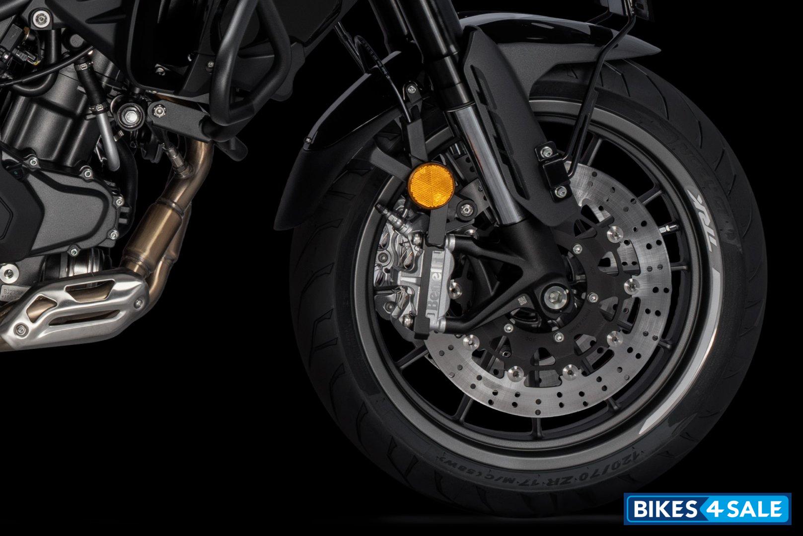 Benelli TRK 552
