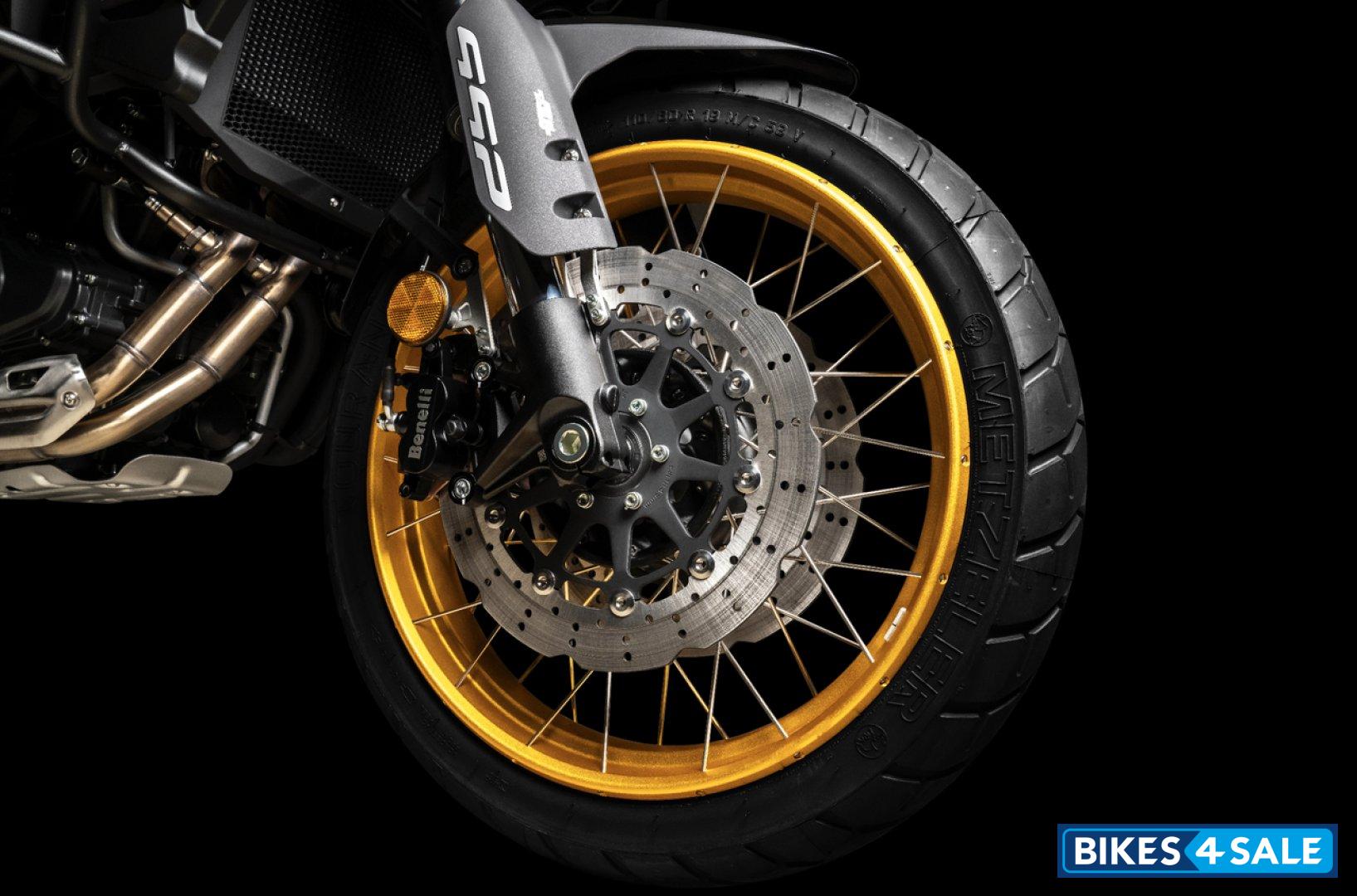 Benelli TRK 552X