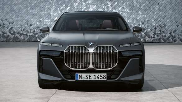 BMW 7-Series 740i Petrol AT - Front View