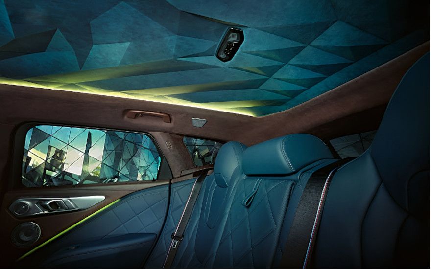 BMW XM - Luxurious backstage feeling in the M Lounge with atmospheric Ambient light