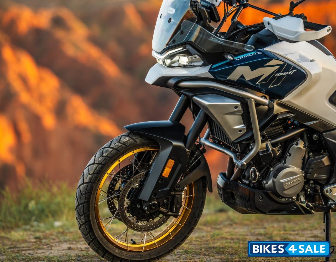 CFMoto 700MT