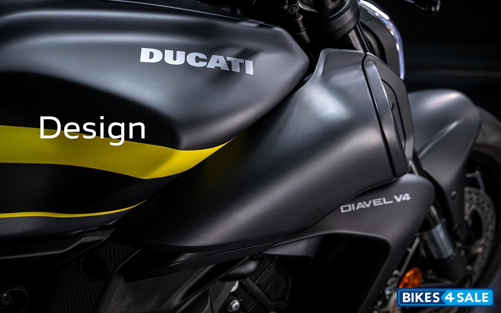 Ducati Diavel V4 Black Roadster Livery