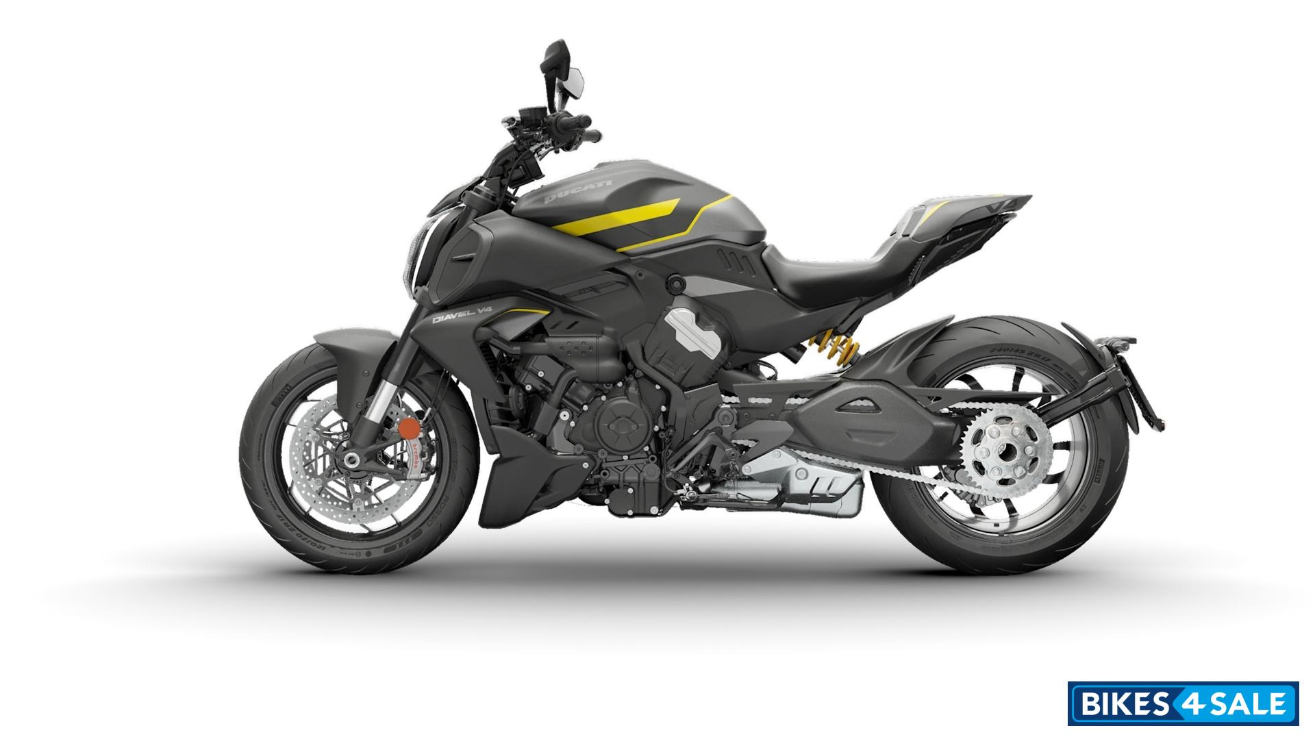 Ducati Diavel V4 Black Roadster Livery