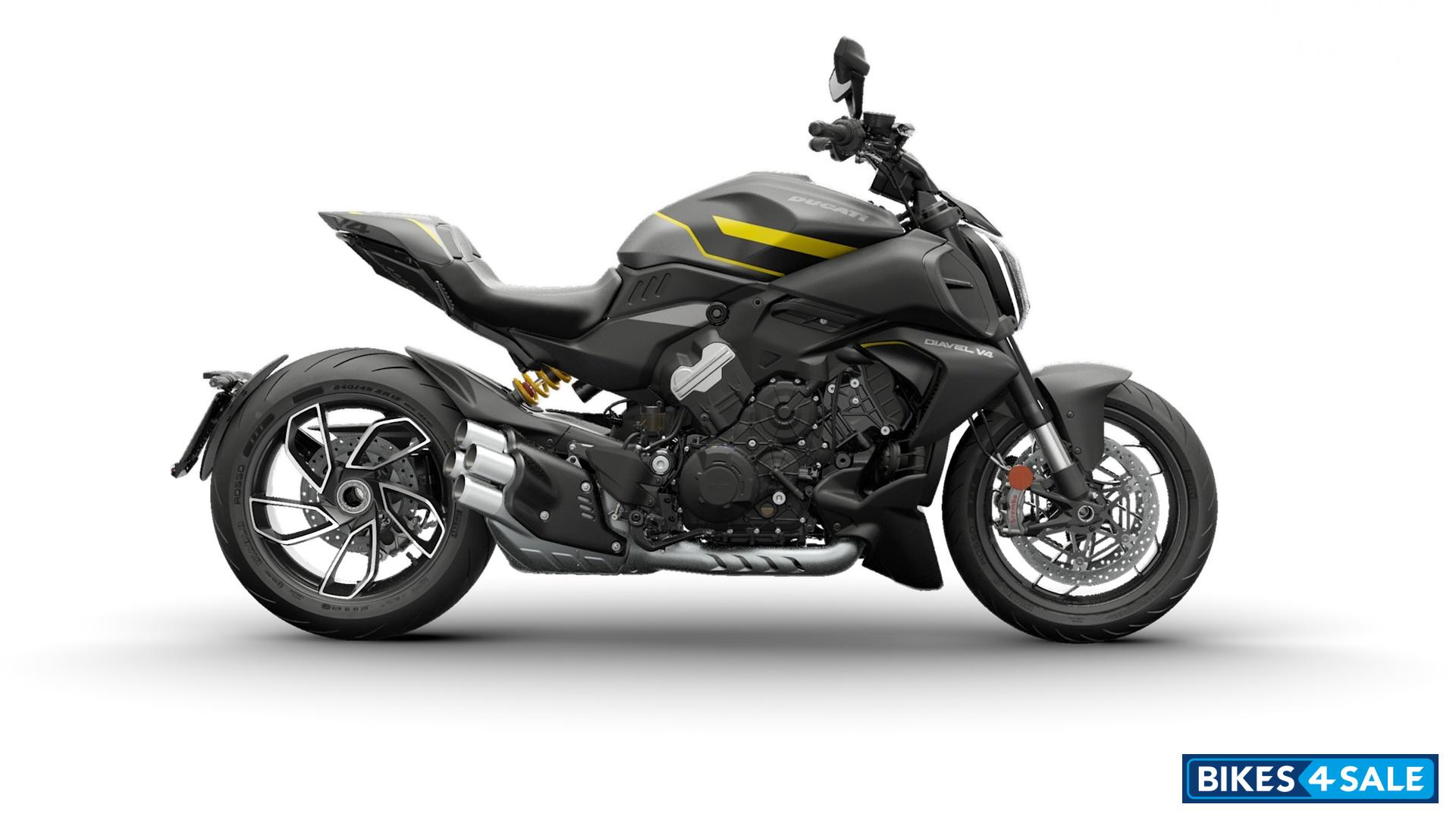 Ducati Diavel V4 Black Roadster Livery