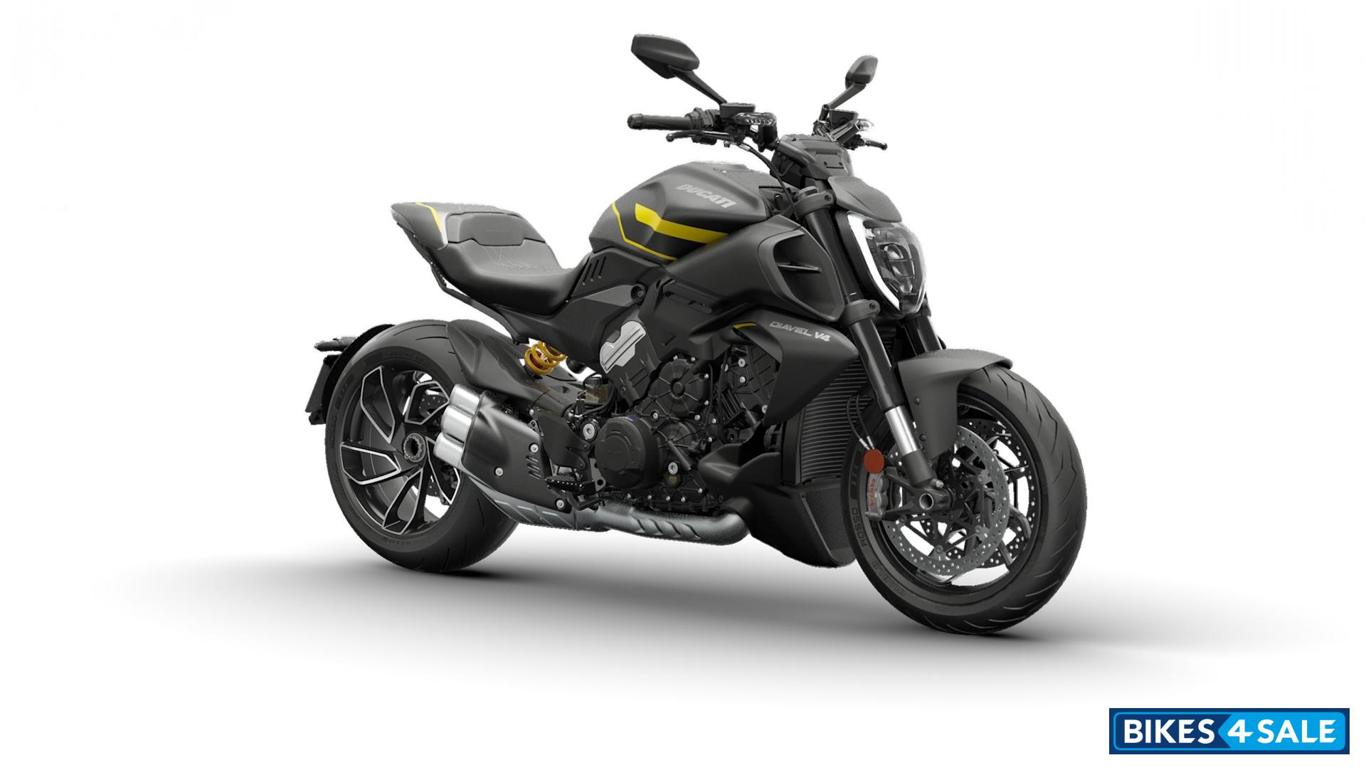 Ducati Diavel V4 Black Roadster Livery