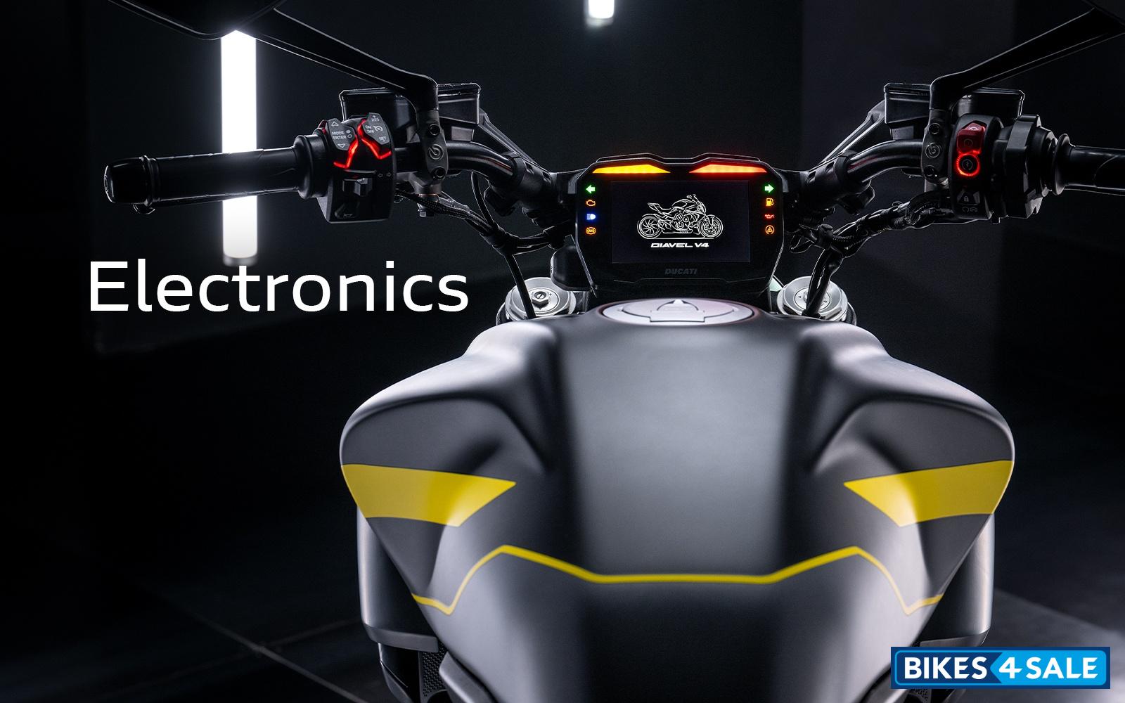 Ducati Diavel V4 Black Roadster Livery