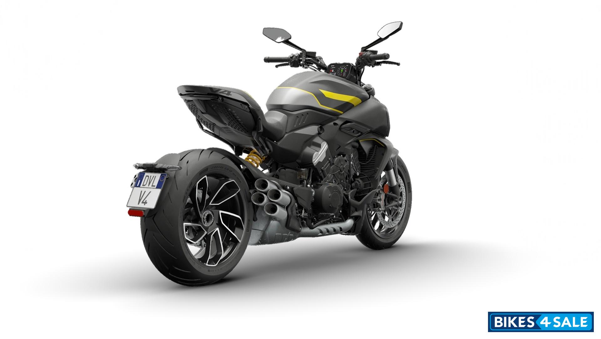 Ducati Diavel V4 Black Roadster Livery