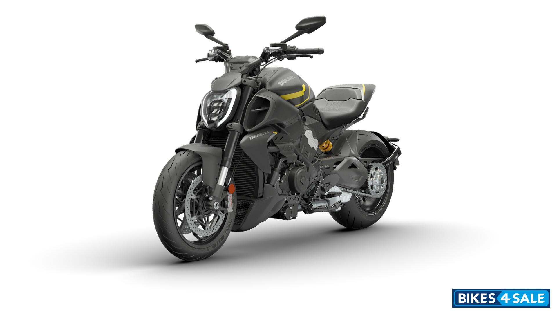 Ducati Diavel V4 Black Roadster Livery