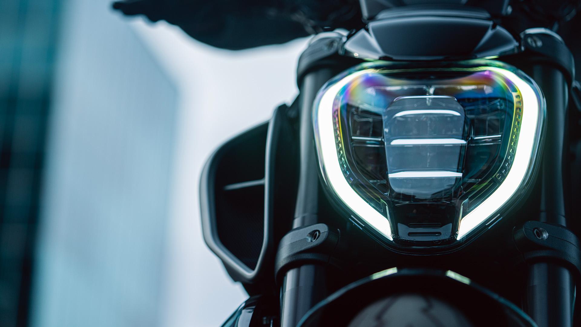Ducati Diavel V4 Double-C DRLs