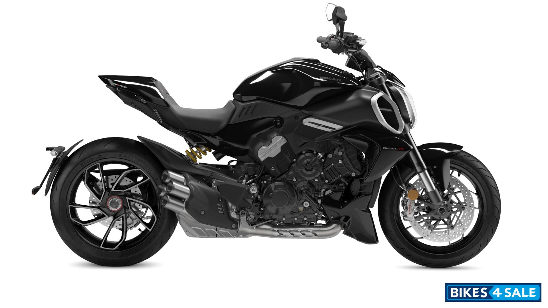Ducati Diavel V4 Thrilling Black