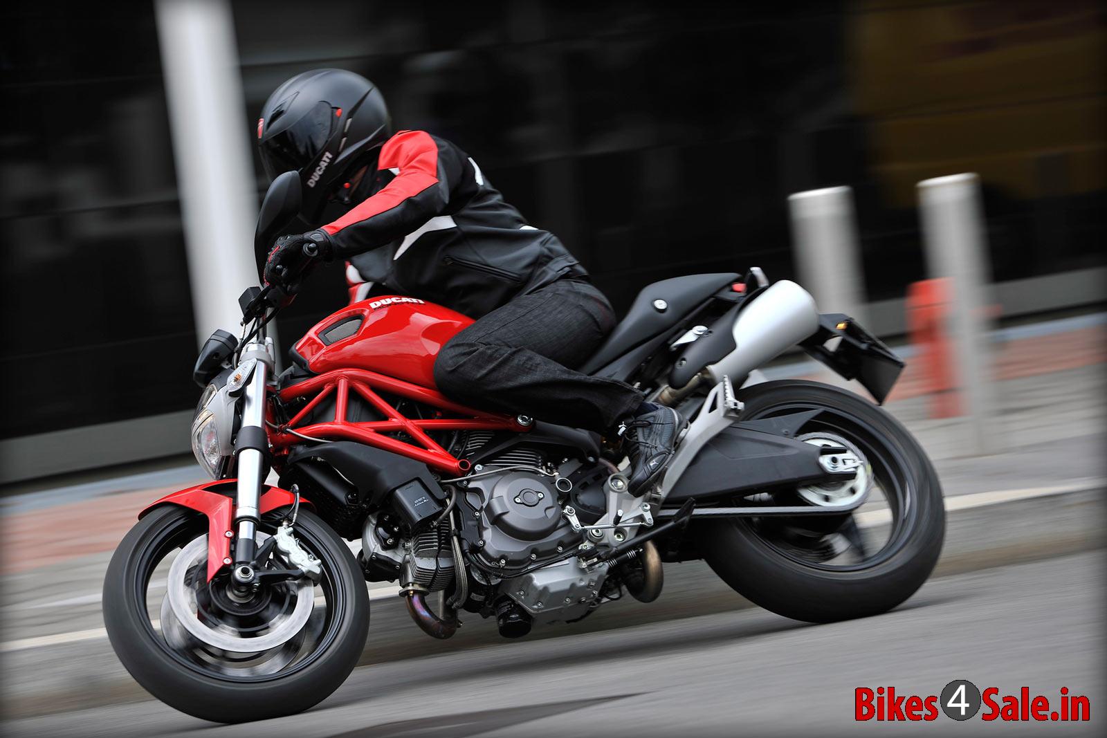 Photo 3. Ducati Monster 795 Motorcycle Picture Gallery - Bikes4Sale