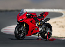 Ducati Panigale V2 S 2025