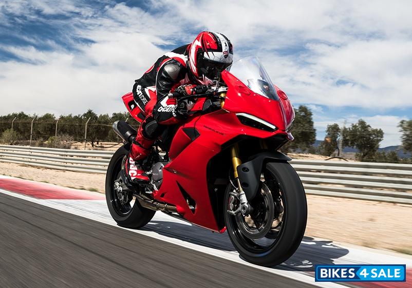 Ducati Panigale V2 S 2025