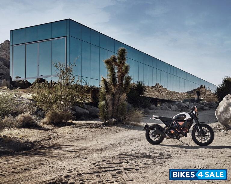 Ducati Scrambler 10 Anniversario Rizoma Edition