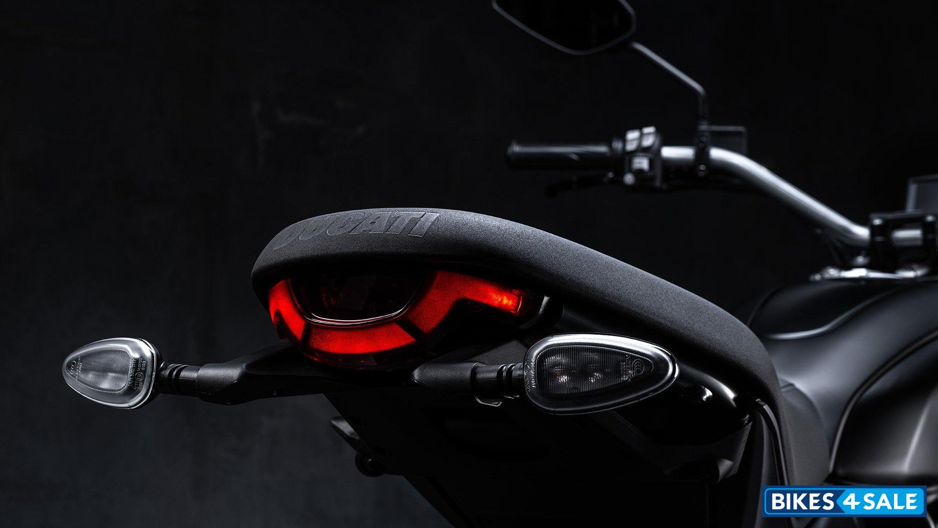 Ducati Scrambler Icon Dark 2025