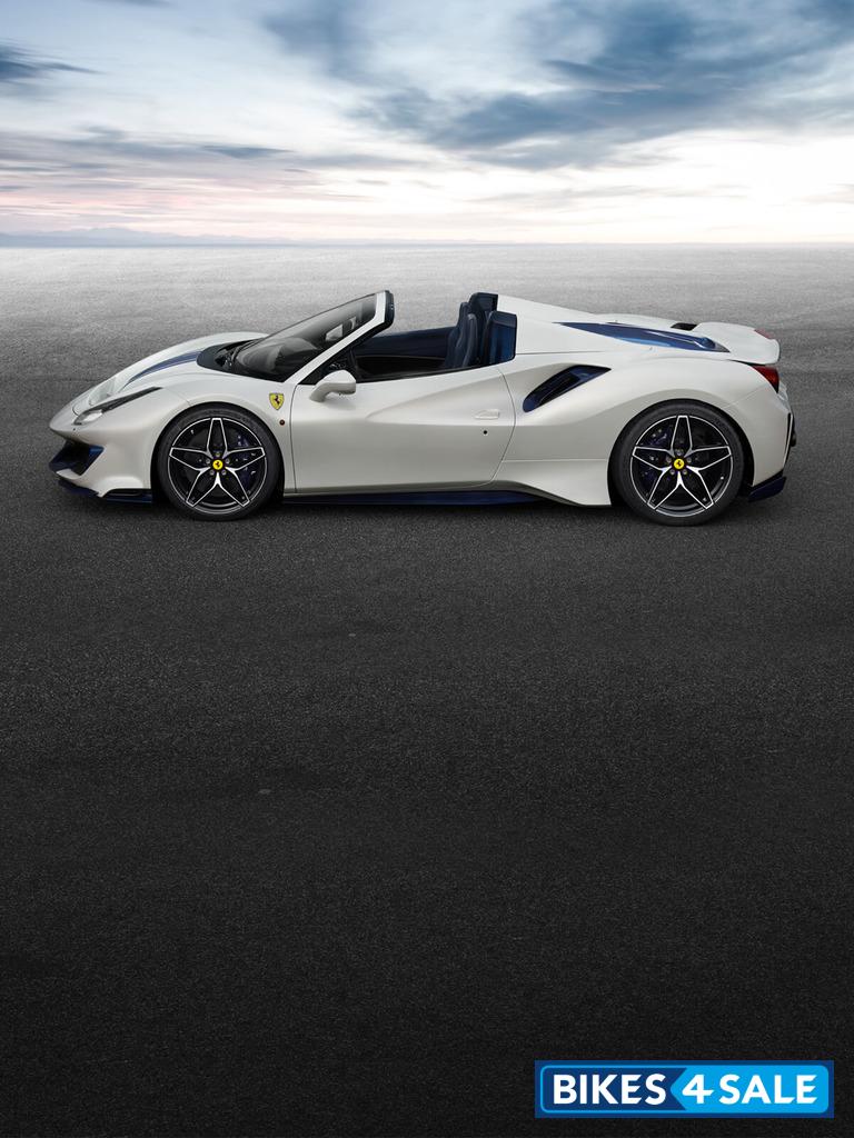 Ferrari 488 Pista Spider Petrol AT