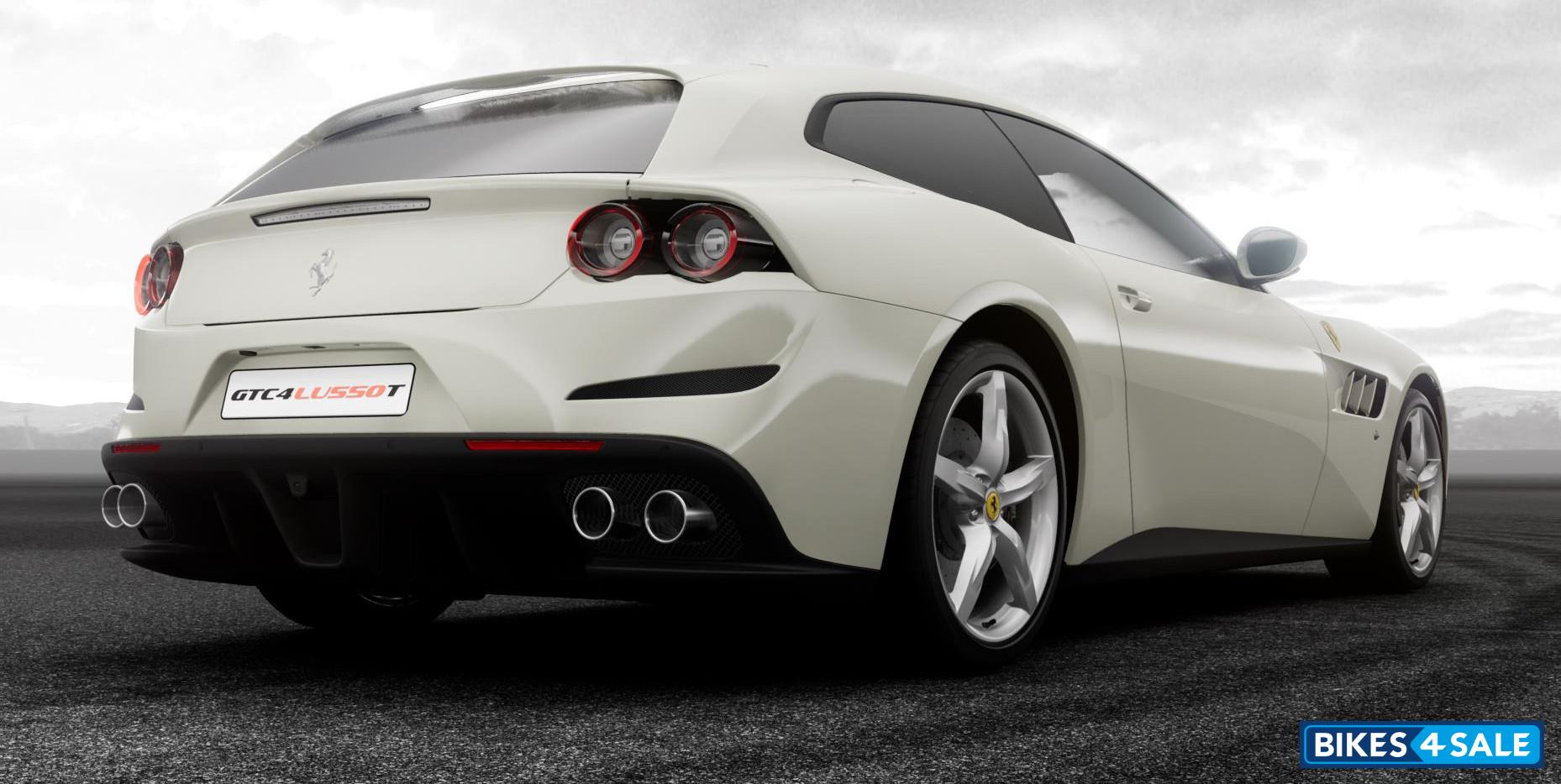 Ferrari GTC4Lusso V8 T Petrol AT