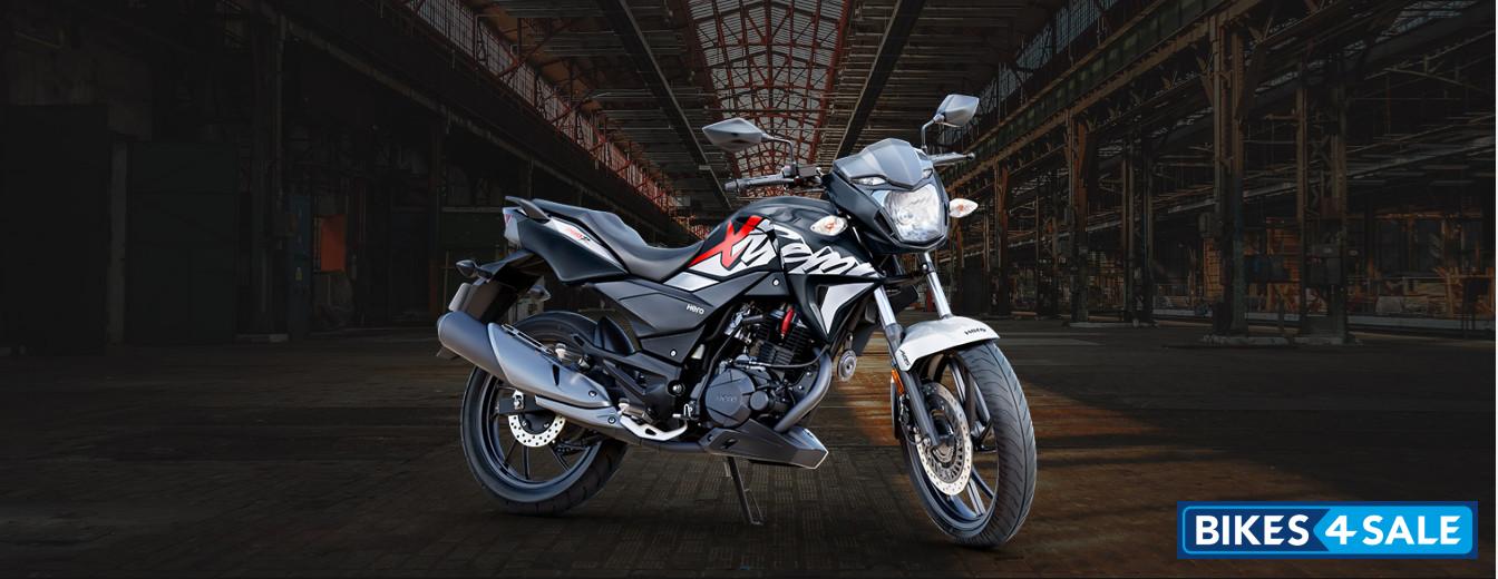 Hero Xtreme 200R - Panther Black with Force Silver