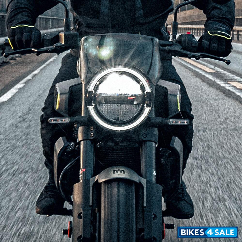 Husqvarna Svartpilen 401 2024 LED Headlamp