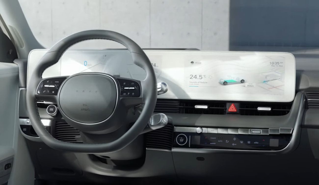Hyundai Ioniq 5 - Modular display and control system