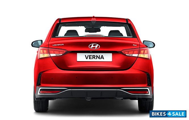 Hyundai Verna 1.5 MPi SX Petrol IVT - Rear View