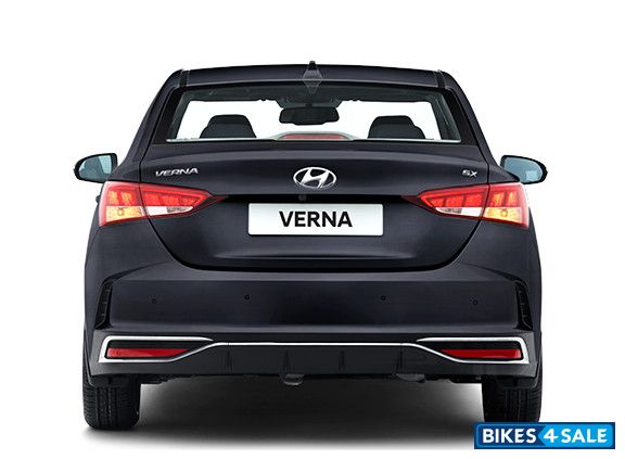 Hyundai Verna 1.5L MPi SX(O) IVT - Rear View