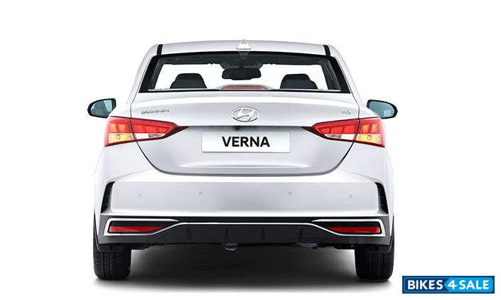 Hyundai Verna 1.5L MPi SX(O) - Rear View