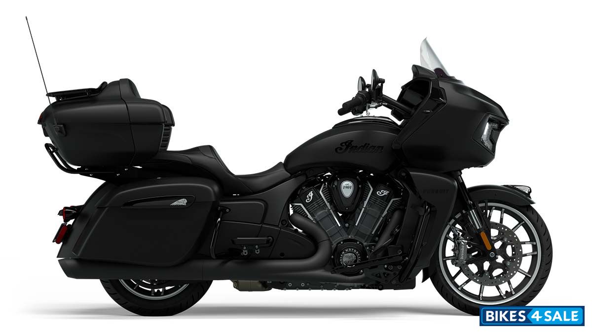 Indian Pursuit Dark Horse 2025 Black Smoke