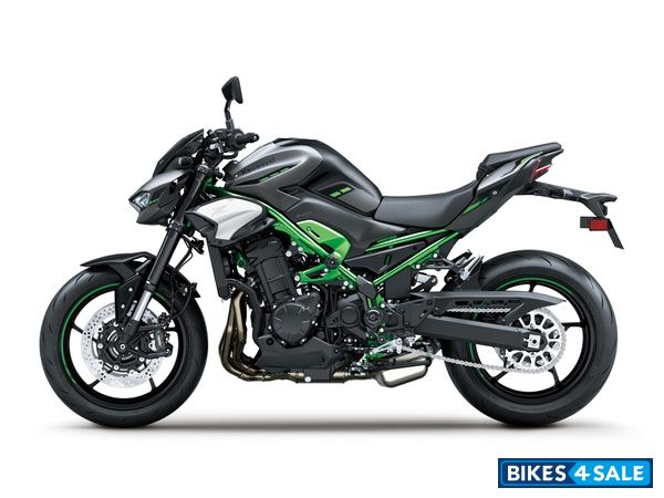 Kawasaki Z900 2025