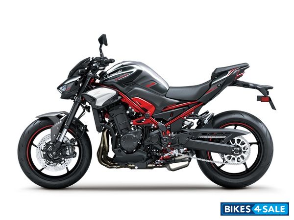 Kawasaki Z900 2025