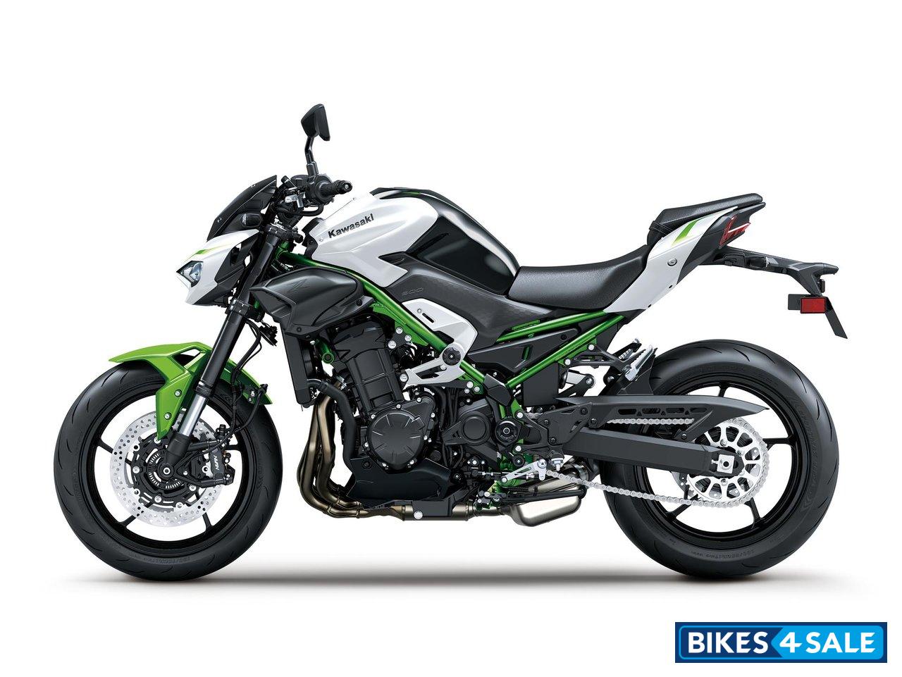 Kawasaki Z900 2027 Pearl Blizzard White/ Plasma Lime Green