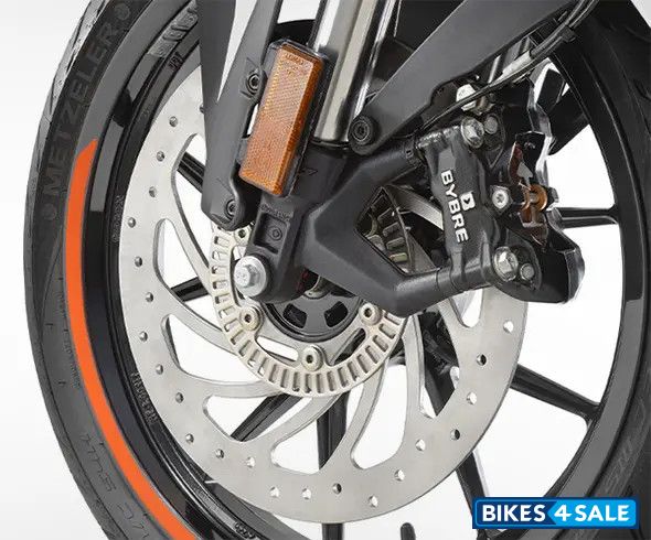 KTM Duke 200 2024 Radially Mounted Brake Calipers