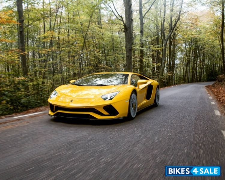 Lamborghini Aventador S Petrol