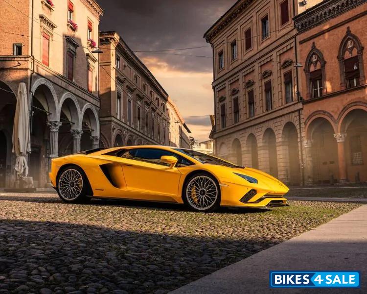 Lamborghini Aventador S Petrol