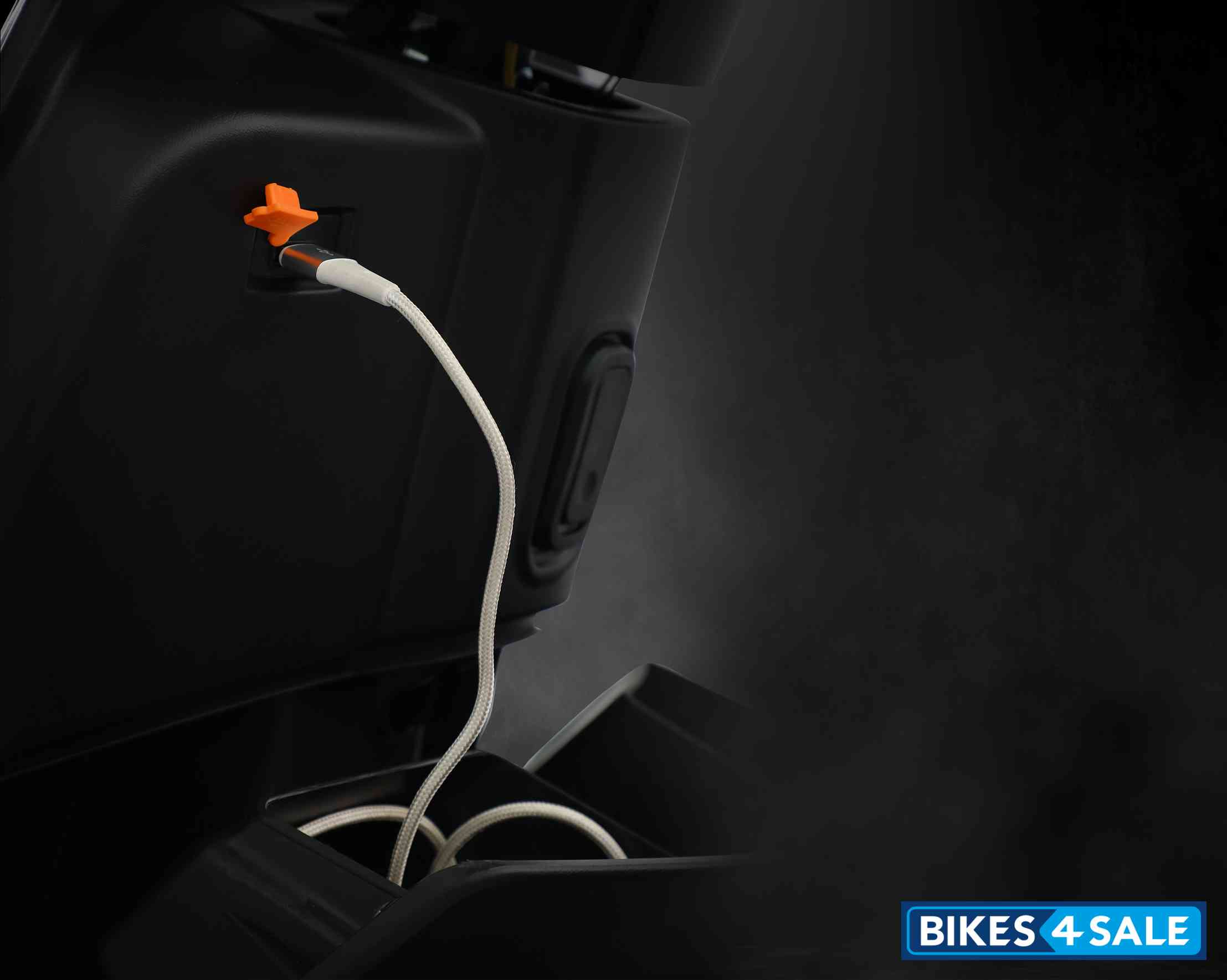 Mantra Elektra USB Port