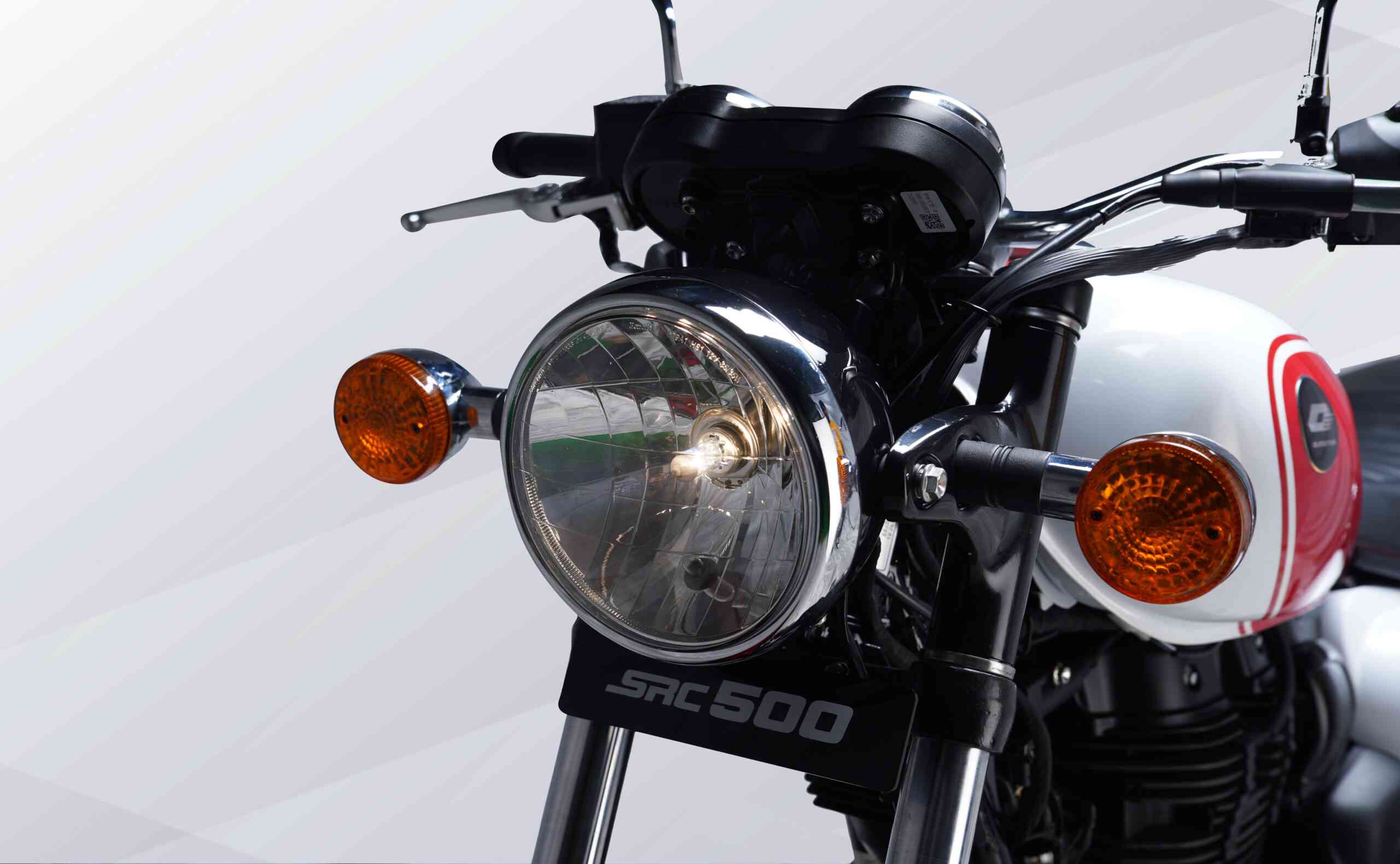 QJ Motor SRC500 - Retro Themed Headlamp